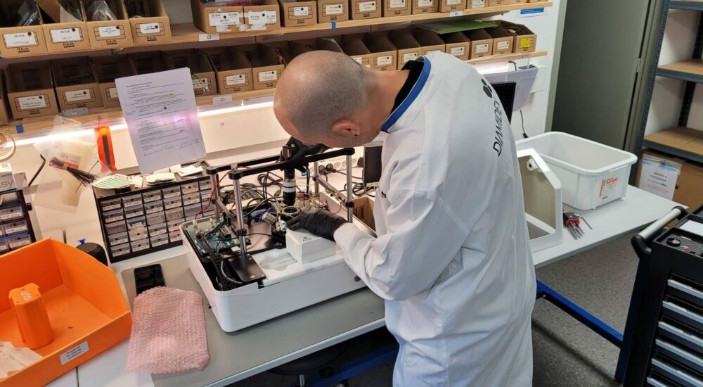 Fabrication d'un analyseur à l'atelier de Gardanne